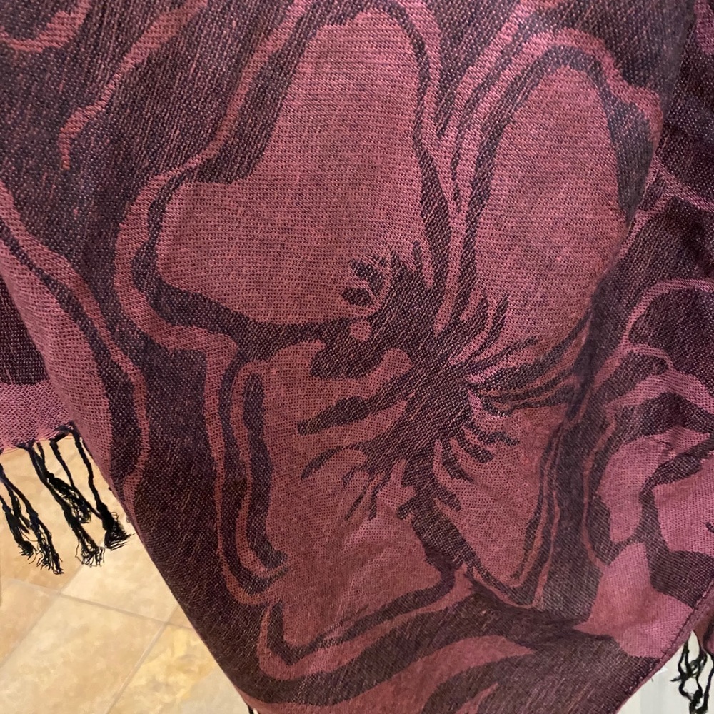 Subtle Floral Pattern Scarf/Wrap - Picture 3 of 4